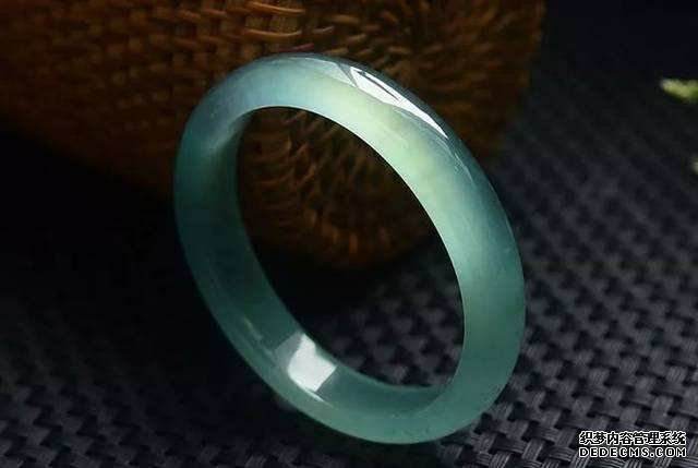 灰绿色翡翠手镯价格,4000元糯种翡翠手镯图片-第2张图片-翡翠网 灰绿色翡翠手镯价格,4000元糯种翡翠手镯图片-第2张图片-翡翠网