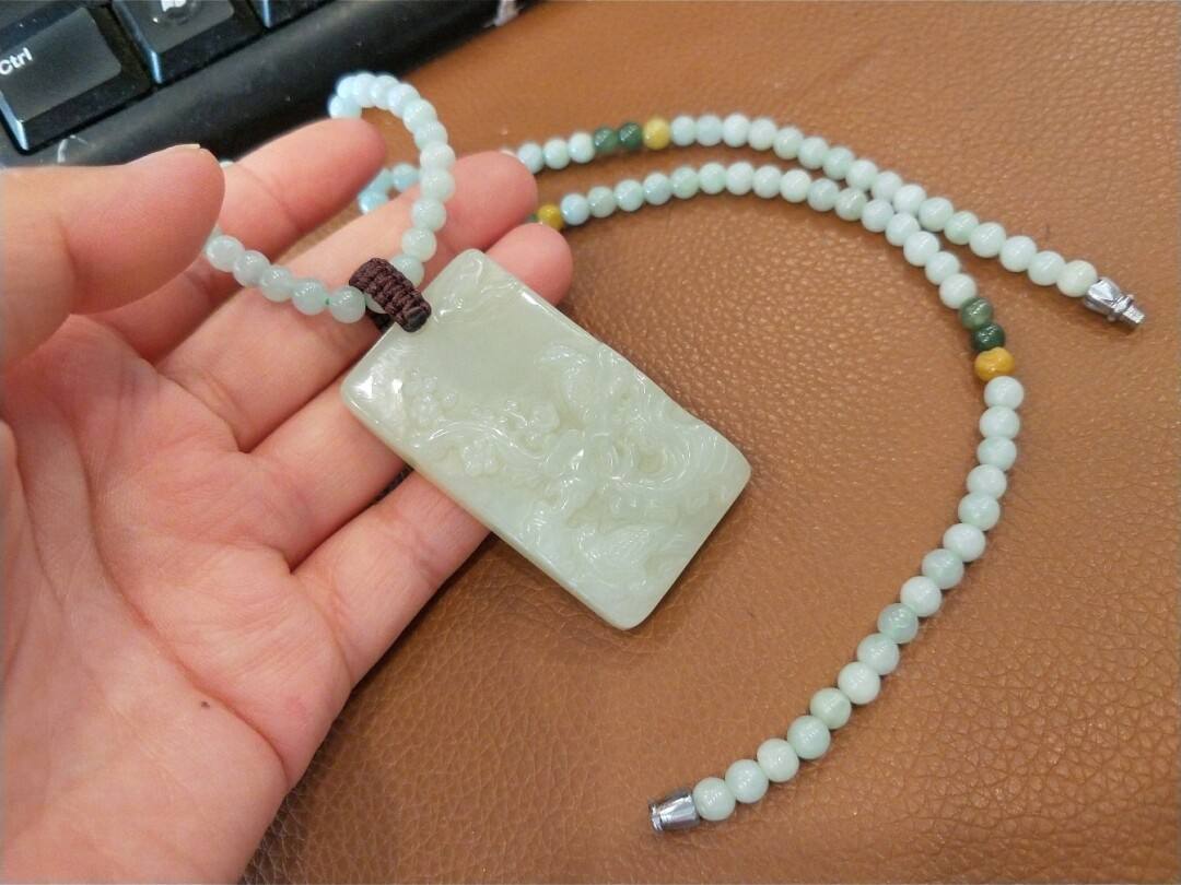 翡翠和和田玉哪个灵性,翡翠和和田玉知识-第1张图片-翡翠网 翡翠和和田玉哪个灵性,翡翠和和田玉知识-第1张图片-翡翠网