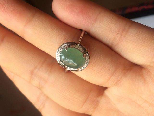 翡翠戒面用银镶嵌价格,500元左右的翡翠戒面-第1张图片-翡翠网 翡翠戒面用银镶嵌价格,500元左右的翡翠戒面-第1张图片-翡翠网