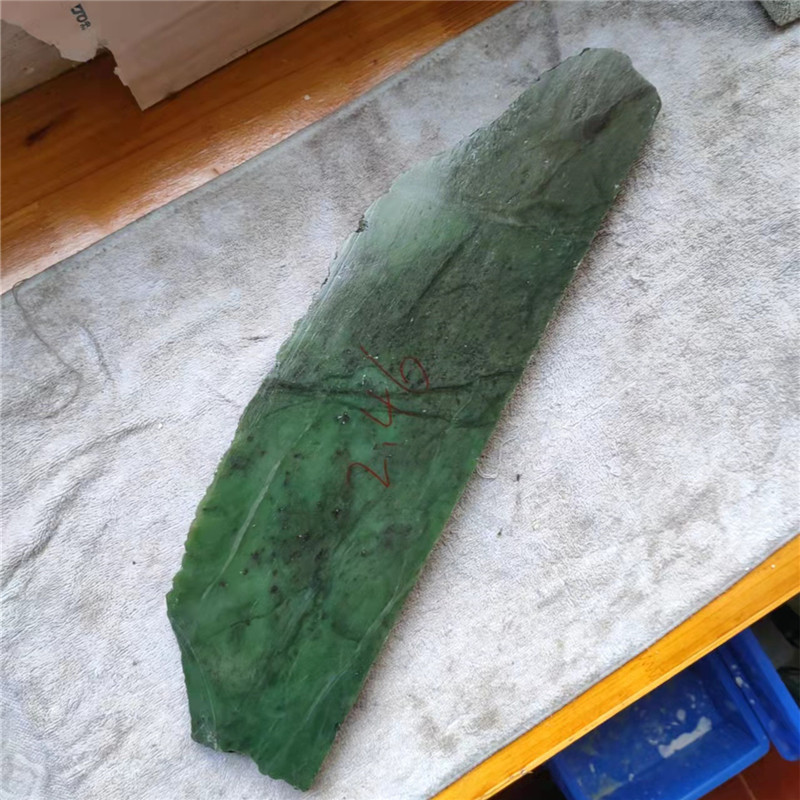 关于和田玉翡翠原石毛料图片的信息-第2张图片-翡翠网 关于和田玉翡翠原石毛料图片的信息-第2张图片-翡翠网