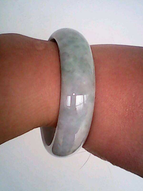 一万二翡翠手镯价格的简单介绍-第1张图片-翡翠网 一万二翡翠手镯价格的简单介绍-第1张图片-翡翠网