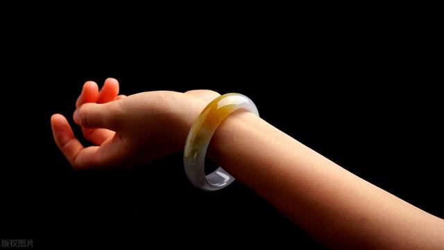 包含翡翠手镯怎么鉴定真假的方法的词条-第1张图片-翡翠网 包含翡翠手镯怎么鉴定真假的方法的词条-第1张图片-翡翠网