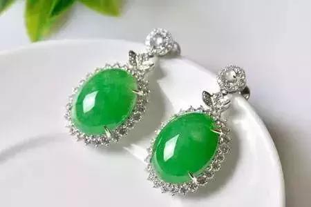 翡翠正阳绿是什么样子的正阳满绿翡翠手镯图-第9张图片-翡翠网 翡翠正阳绿是什么样子的正阳满绿翡翠手镯图-第9张图片-翡翠网