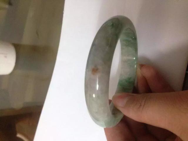 翡翠正阳绿是什么样子的正阳满绿翡翠手镯图-第13张图片-翡翠网 翡翠正阳绿是什么样子的正阳满绿翡翠手镯图-第13张图片-翡翠网