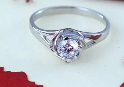 925钻石戒指一般多少钱,一枚钻石戒指多少钱-第1张图片-翡翠网 925钻石戒指一般多少钱,一枚钻石戒指多少钱-第1张图片-翡翠网