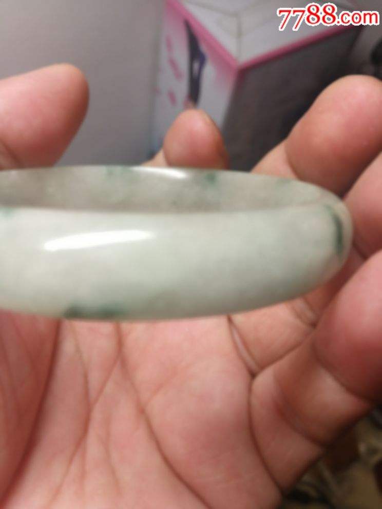 关于在商场买翡翠手镯真假的信息-第1张图片-翡翠网 关于在商场买翡翠手镯真假的信息-第1张图片-翡翠网