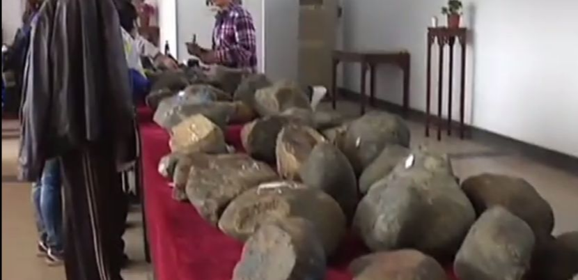 一亿翡翠原石现场,翡翠原石主播顺口溜-第1张图片-翡翠网 一亿翡翠原石现场,翡翠原石主播顺口溜-第1张图片-翡翠网