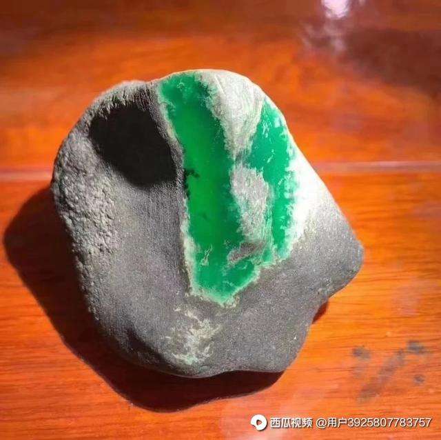 一亿翡翠原石现场,翡翠原石主播顺口溜-第2张图片-翡翠网 一亿翡翠原石现场,翡翠原石主播顺口溜-第2张图片-翡翠网