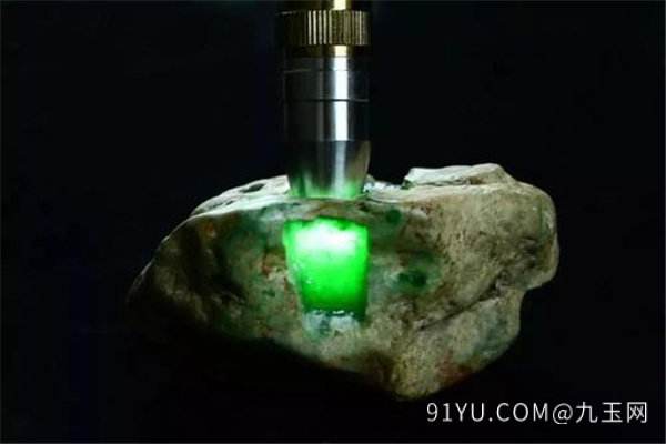 关于翡翠怎么鉴定价格的信息-第1张图片-翡翠网 关于翡翠怎么鉴定价格的信息-第1张图片-翡翠网