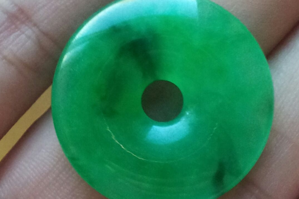 关于翡翠怎么鉴定价格的信息-第2张图片-翡翠网 关于翡翠怎么鉴定价格的信息-第2张图片-翡翠网