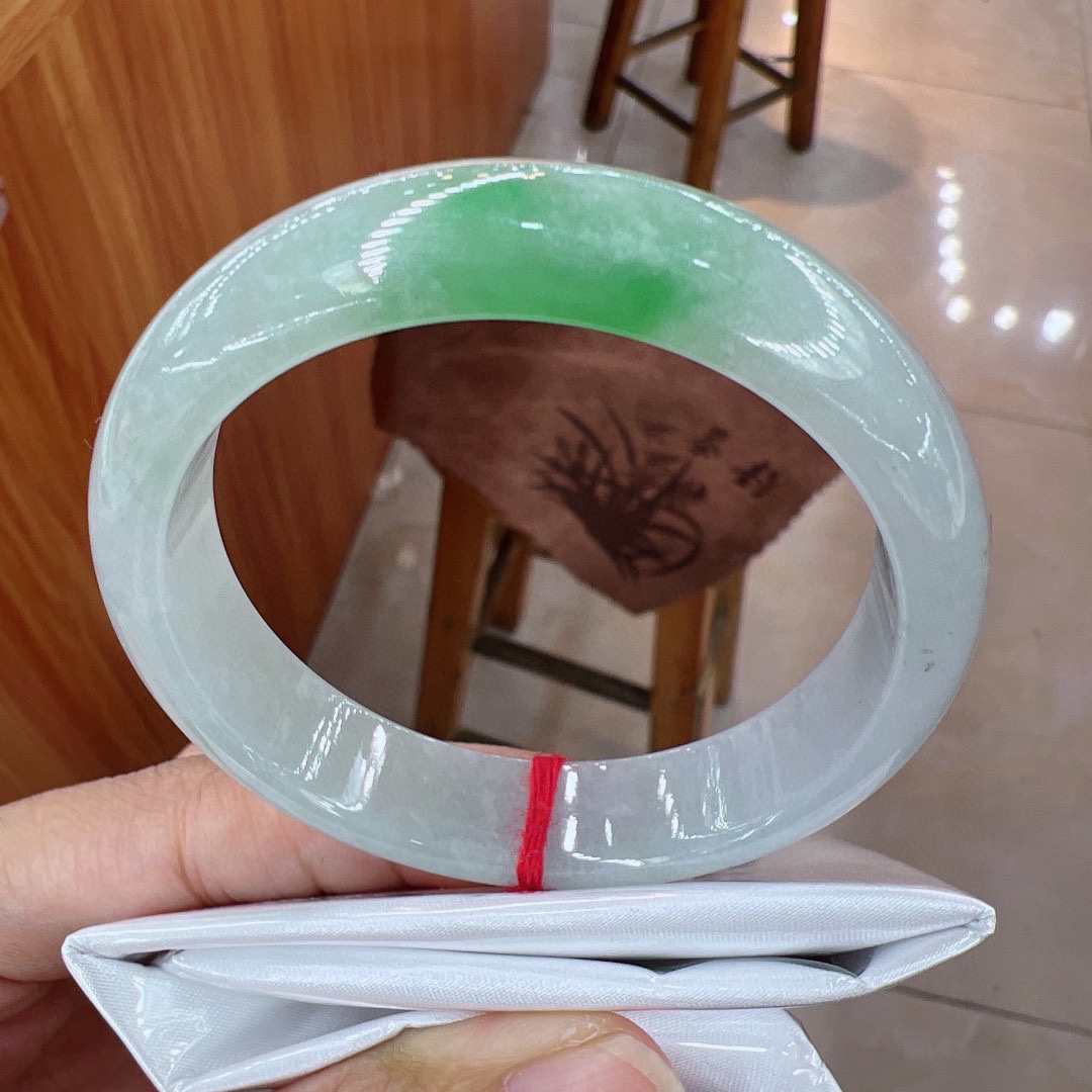 关于翡翠a货手镯价格查询的信息-第2张图片-翡翠网 关于翡翠a货手镯价格查询的信息-第2张图片-翡翠网