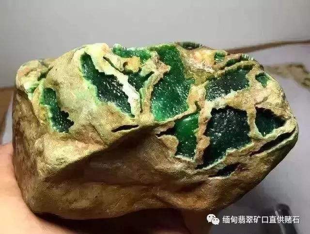 翡翠原石上门收购,翡翠原石狗屎地-第2张图片-翡翠网 翡翠原石上门收购,翡翠原石狗屎地-第2张图片-翡翠网