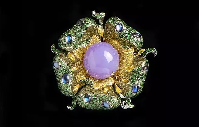 和田玉适合女人戴吗女人戴和田玉还是翡翠好-第1张图片-翡翠网 和田玉适合女人戴吗女人戴和田玉还是翡翠好-第1张图片-翡翠网