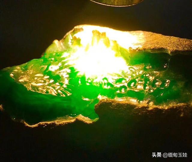 包含翡翠莫湾基原石癣的词条-第1张图片-翡翠网 包含翡翠莫湾基原石癣的词条-第1张图片-翡翠网