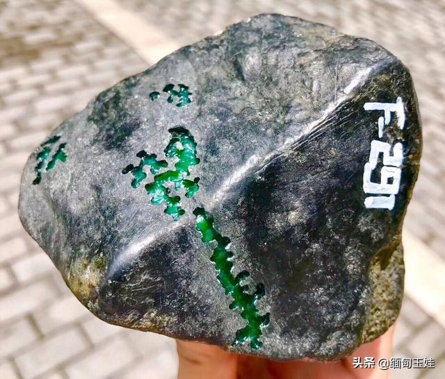 包含翡翠莫湾基原石癣的词条-第9张图片-翡翠网 包含翡翠莫湾基原石癣的词条-第9张图片-翡翠网