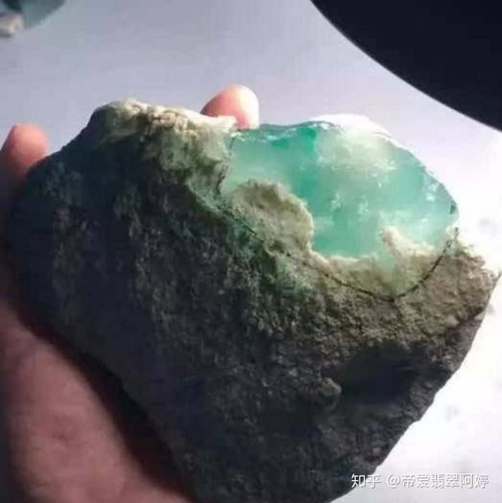 木那翡翠原石十句口诀翡翠原石石头怎么切-第2张图片-翡翠网 木那翡翠原石十句口诀翡翠原石石头怎么切-第2张图片-翡翠网