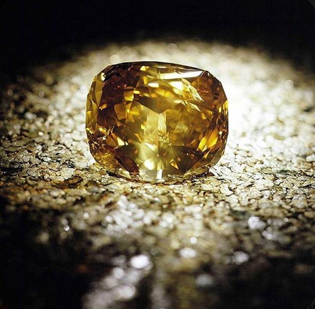 顶级钻石图片大全最最稀有的黑钻石原石图片-第2张图片-翡翠网 顶级钻石图片大全最最稀有的黑钻石原石图片-第2张图片-翡翠网