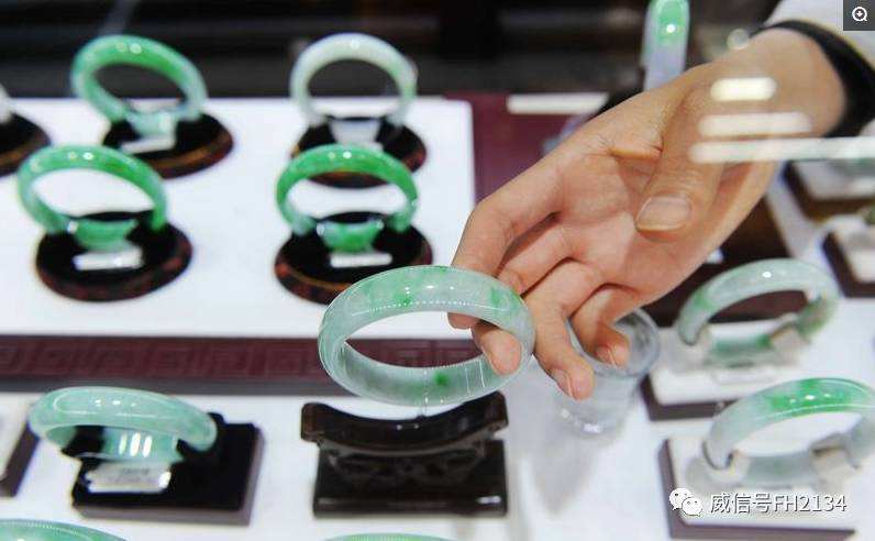 商场翡翠手镯价格的简单介绍-第1张图片-翡翠网 商场翡翠手镯价格的简单介绍-第1张图片-翡翠网