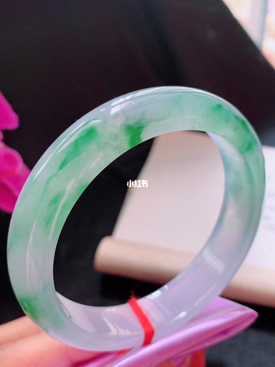 商场翡翠手镯价格的简单介绍-第2张图片-翡翠网 商场翡翠手镯价格的简单介绍-第2张图片-翡翠网