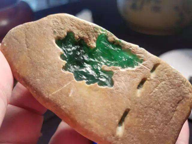 价值百亿的翡翠原石翡翠原石一料难求-第1张图片-翡翠网 价值百亿的翡翠原石翡翠原石一料难求-第1张图片-翡翠网