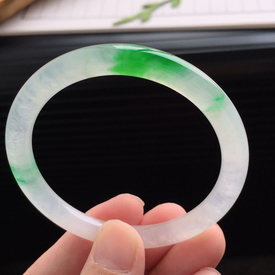 正冰洋绿翡翠手镯价格,冰种翡翠手镯图片大全及价格-第1张图片-翡翠网 正冰洋绿翡翠手镯价格,冰种翡翠手镯图片大全及价格-第1张图片-翡翠网