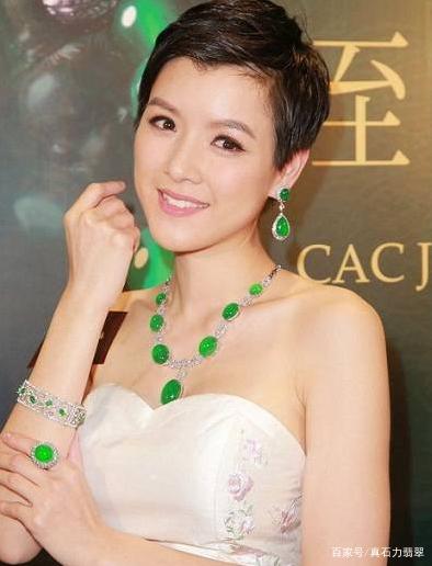 喜欢收藏翡翠的女明星,明星买的翡翠手镯-第1张图片-翡翠网 喜欢收藏翡翠的女明星,明星买的翡翠手镯-第1张图片-翡翠网