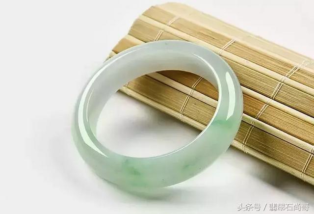 包含墨绿翡翠知识的词条-第22张图片-翡翠网 包含墨绿翡翠知识的词条-第22张图片-翡翠网