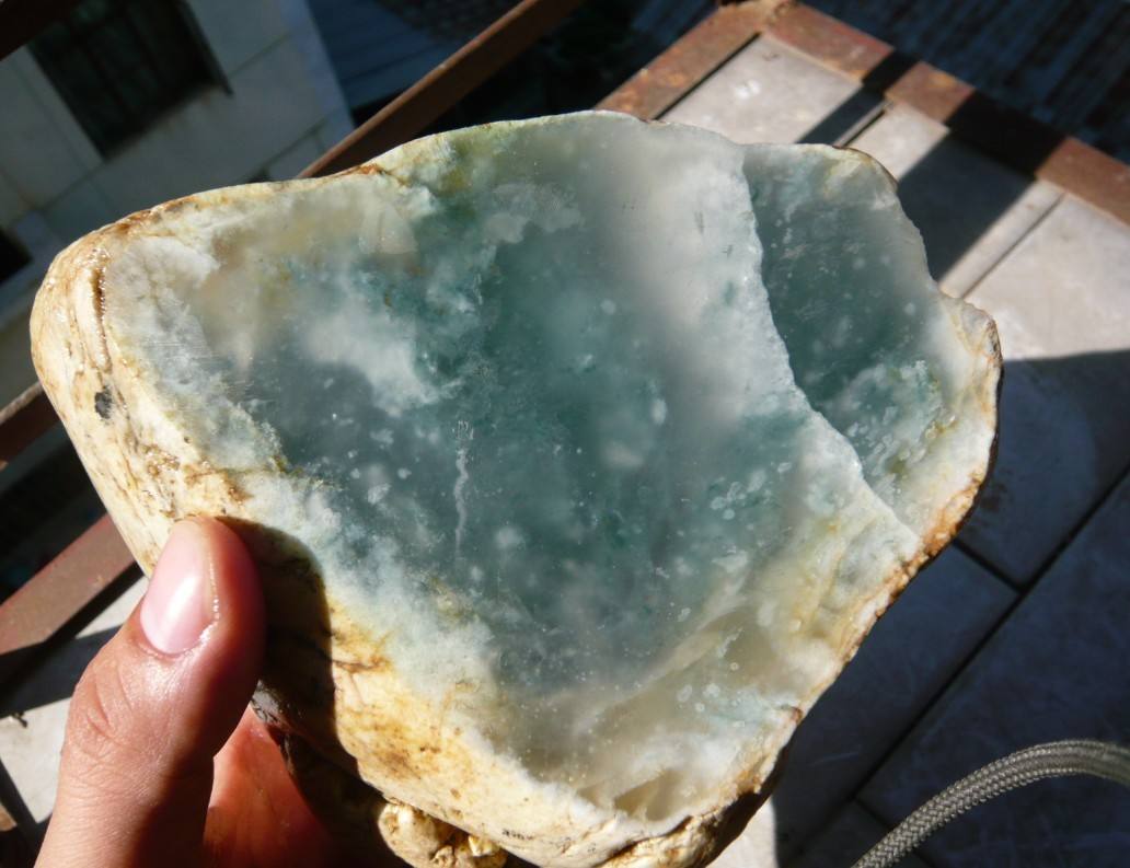 关于广西翡翠矿场原石的信息-第1张图片-翡翠网 关于广西翡翠矿场原石的信息-第1张图片-翡翠网