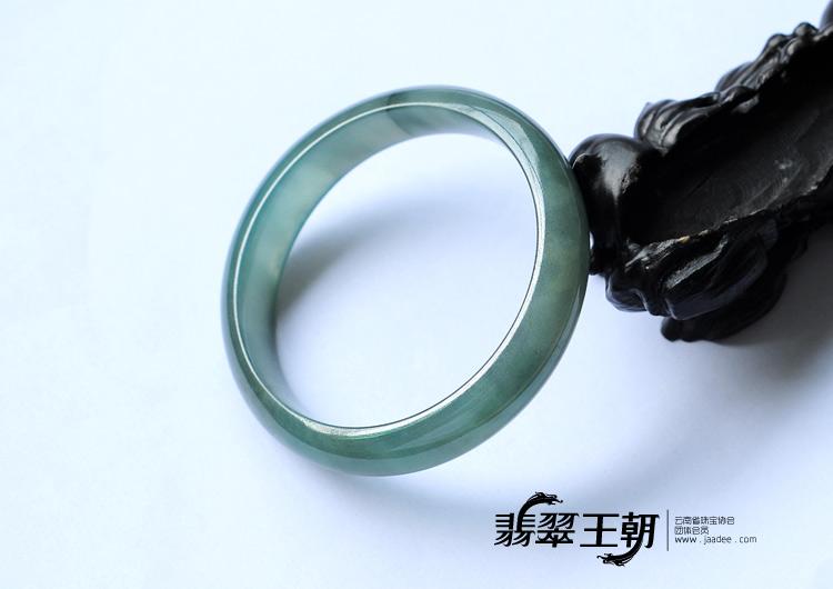 玉镯冰种的好还是糯种的好,翡翠糯种玉镯知识-第1张图片-翡翠网 玉镯冰种的好还是糯种的好,翡翠糯种玉镯知识-第1张图片-翡翠网