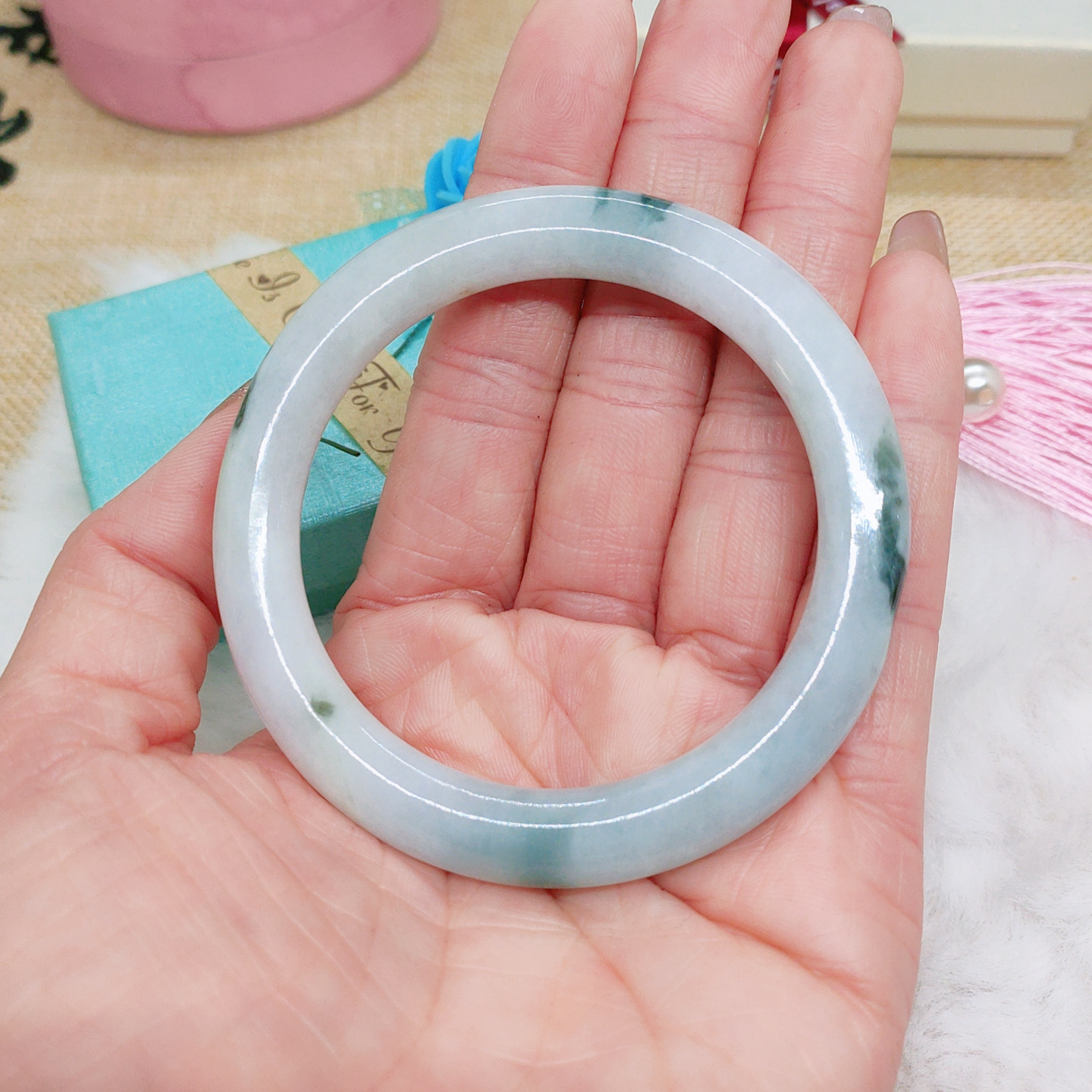 玉镯冰种的好还是糯种的好,翡翠糯种玉镯知识-第2张图片-翡翠网 玉镯冰种的好还是糯种的好,翡翠糯种玉镯知识-第2张图片-翡翠网