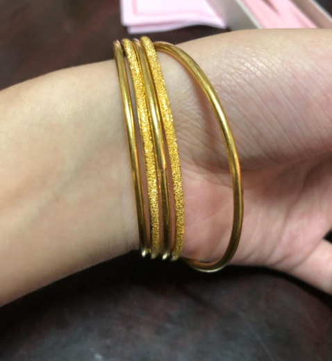 买黄金手镯实心后悔了老凤祥为啥比周大福便宜-第1张图片-翡翠网 买黄金手镯实心后悔了老凤祥为啥比周大福便宜-第1张图片-翡翠网
