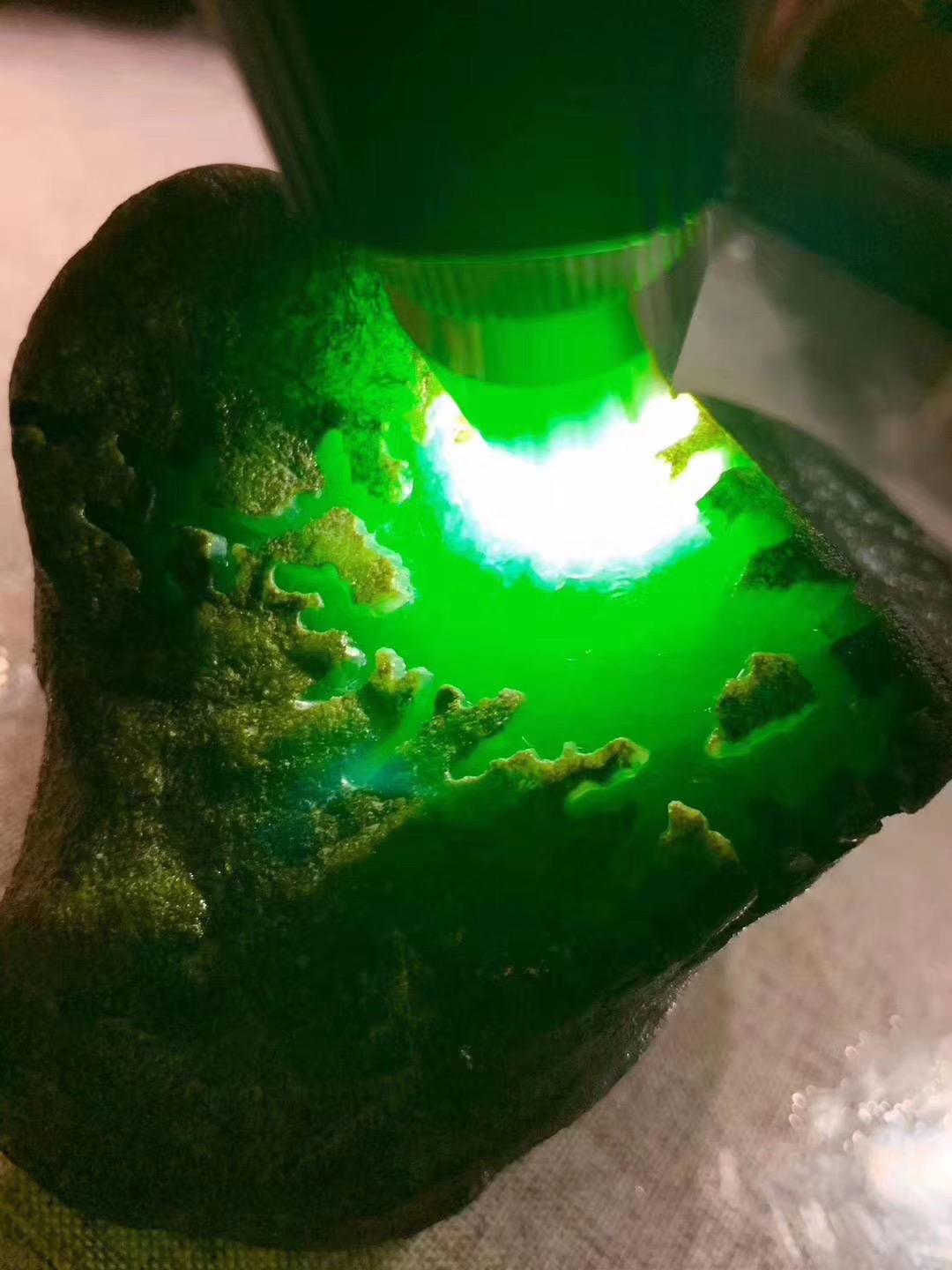 翡翠原石糖水怎么洗掉翡翠吊坠脏了用什么洗最好-第1张图片-翡翠网 翡翠原石糖水怎么洗掉翡翠吊坠脏了用什么洗最好-第1张图片-翡翠网