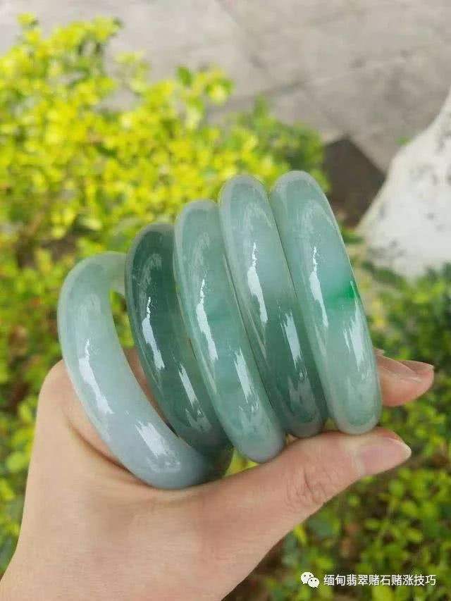最贵的翡翠原石500亿图片,非洲翡翠原石手镯图片-第1张图片-翡翠网 最贵的翡翠原石500亿图片,非洲翡翠原石手镯图片-第1张图片-翡翠网