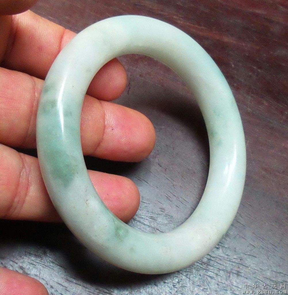 清朝糯种翡翠手镯价格清朝翡翠手镯图片及价格-第1张图片-翡翠网 清朝糯种翡翠手镯价格清朝翡翠手镯图片及价格-第1张图片-翡翠网
