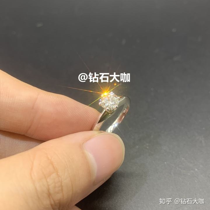钻戒是到店里买还是定制,钻戒定制有什么猫腻-第2张图片-翡翠网 钻戒是到店里买还是定制,钻戒定制有什么猫腻-第2张图片-翡翠网
