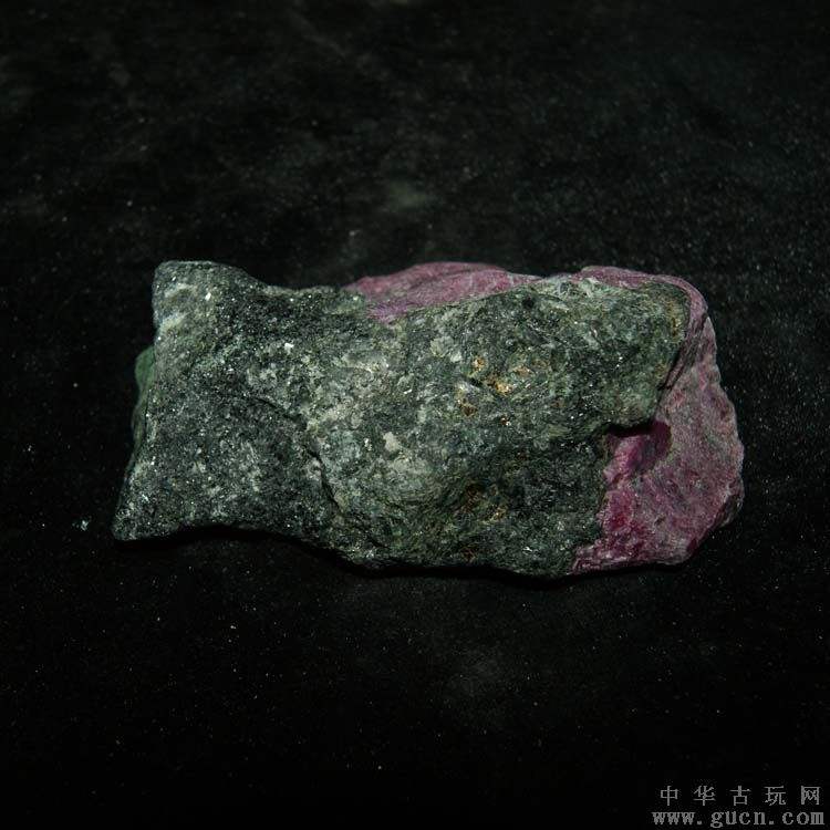 糯种翡翠原石价格鉴定黑宝石翡翠原石-第1张图片-翡翠网 糯种翡翠原石价格鉴定黑宝石翡翠原石-第1张图片-翡翠网