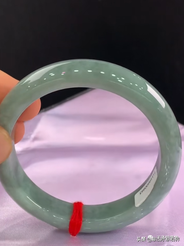 A货翡翠手镯翡翠手镯买哪个价位-第3张图片-翡翠网