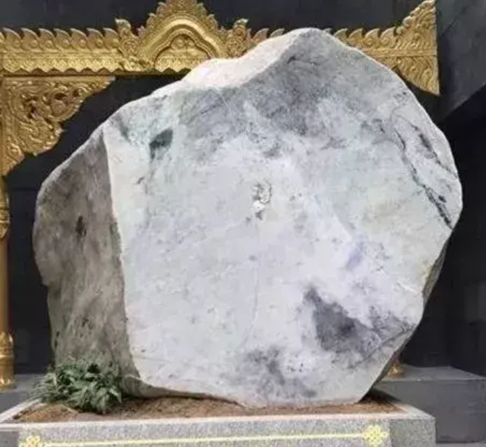 巨无霸翡翠原石价格,300亿翡翠原石珠子-第2张图片-翡翠网 巨无霸翡翠原石价格,300亿翡翠原石珠子-第2张图片-翡翠网