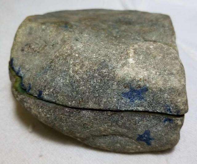 关于翡翠原石外层不好里面会出惊喜吗的信息-第2张图片-翡翠网 关于翡翠原石外层不好里面会出惊喜吗的信息-第2张图片-翡翠网