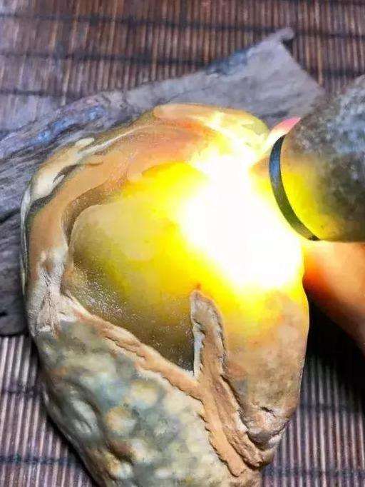 翡翠原石大坎翡翠原石一手货源微信-第1张图片-翡翠网 翡翠原石大坎翡翠原石一手货源微信-第1张图片-翡翠网