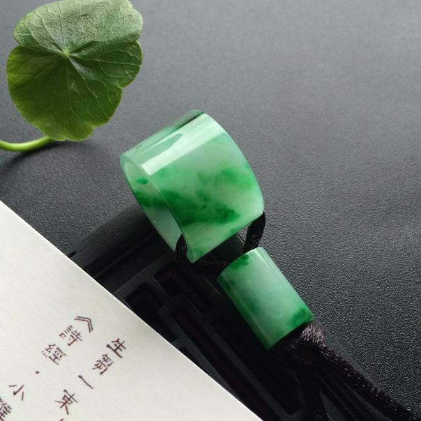 路路通翡翠知识,路路通翡翠吊坠什么人不能带-第2张图片-翡翠网 路路通翡翠知识,路路通翡翠吊坠什么人不能带-第2张图片-翡翠网