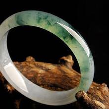 翡翠手镯回收那么便宜,翡翠手镯回收那么便宜吗-第1张图片-翡翠网 翡翠手镯回收那么便宜,翡翠手镯回收那么便宜吗-第1张图片-翡翠网