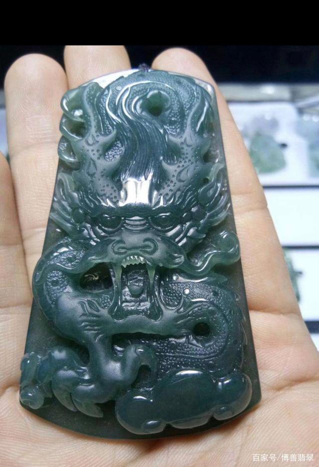 翡翠原石老料和新料怎样区分危料原石与翡翠原石的区别-第2张图片-翡翠网 翡翠原石老料和新料怎样区分危料原石与翡翠原石的区别-第2张图片-翡翠网