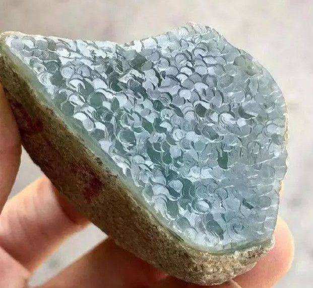 翡翠原石白点,翡翠原石癞点的表现-第1张图片-翡翠网 翡翠原石白点,翡翠原石癞点的表现-第1张图片-翡翠网