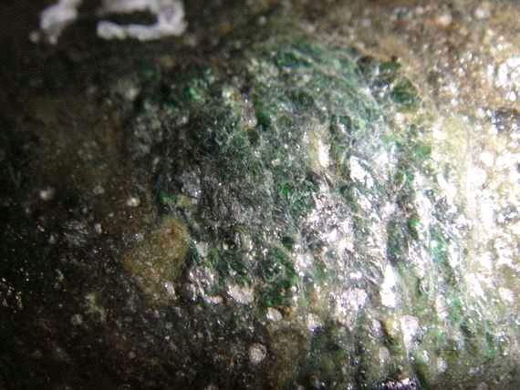 翡翠原石白点,翡翠原石癞点的表现-第2张图片-翡翠网 翡翠原石白点,翡翠原石癞点的表现-第2张图片-翡翠网