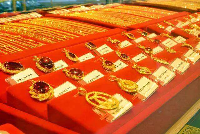 新凤祥黄金回收多少钱一克2020年,老凤祥回收黄金多少钱一克2021年-第2张图片-翡翠网 新凤祥黄金回收多少钱一克2020年,老凤祥回收黄金多少钱一克2021年-第2张图片-翡翠网