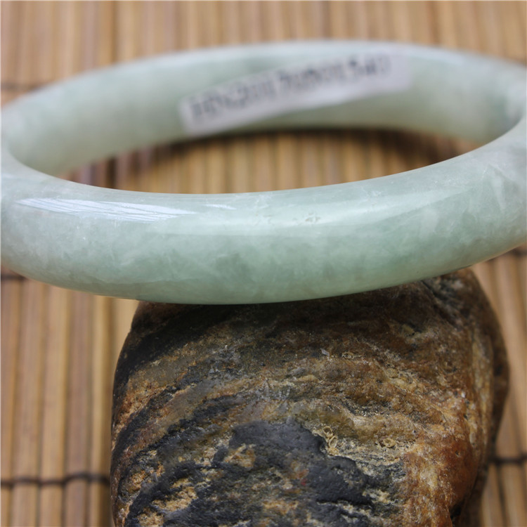 翡翠手镯鉴定方法视频,翡翠手镯鉴别最简单方法视频-第2张图片-翡翠网 翡翠手镯鉴定方法视频,翡翠手镯鉴别最简单方法视频-第2张图片-翡翠网