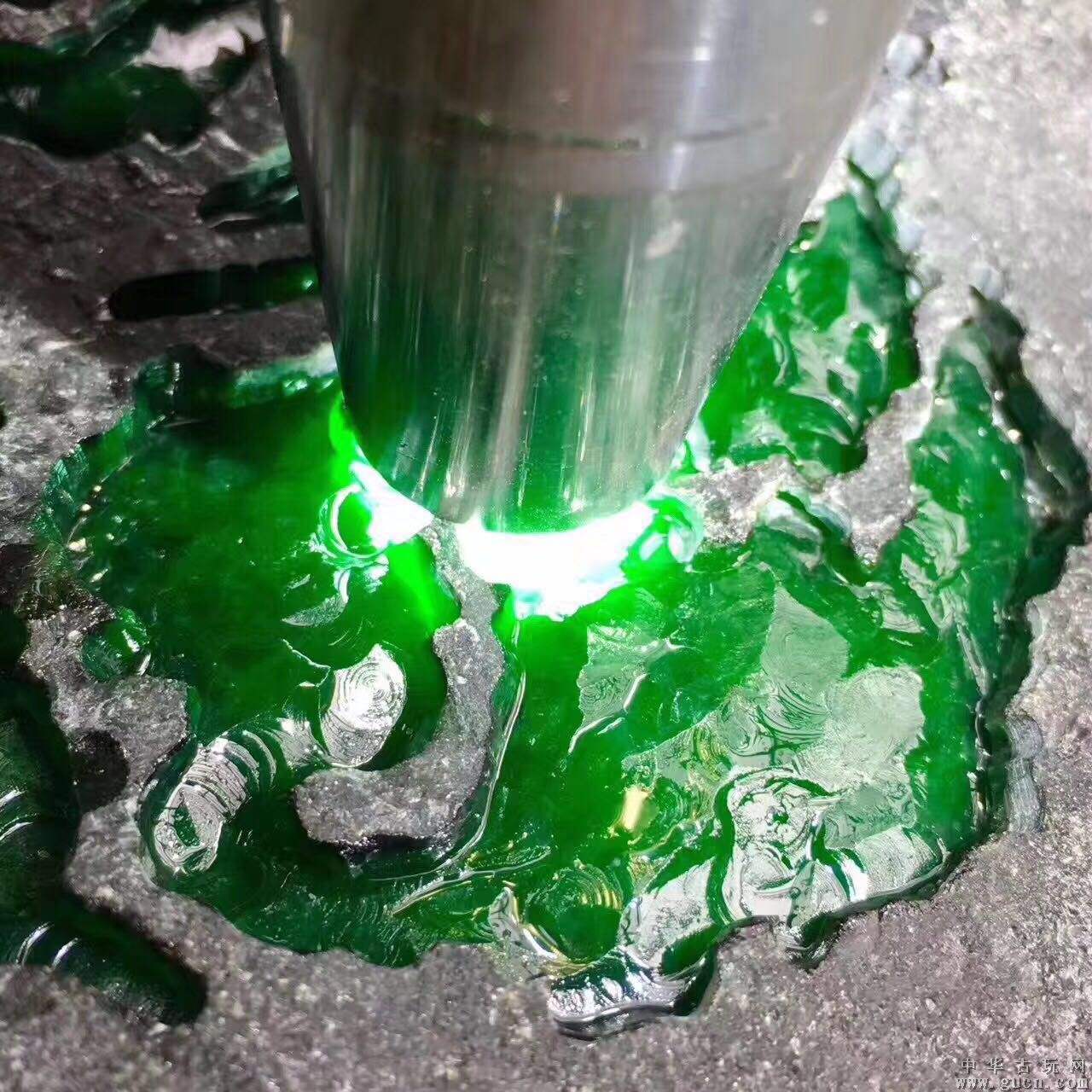 翡翠原石冰飘帝王绿,冰种飘绿翡翠图片