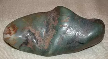 咸鱼翡翠原石介绍,原石的翡翠-第1张图片-翡翠网 咸鱼翡翠原石介绍,原石的翡翠-第1张图片-翡翠网