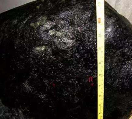 咸鱼翡翠原石介绍,原石的翡翠-第2张图片-翡翠网 咸鱼翡翠原石介绍,原石的翡翠-第2张图片-翡翠网